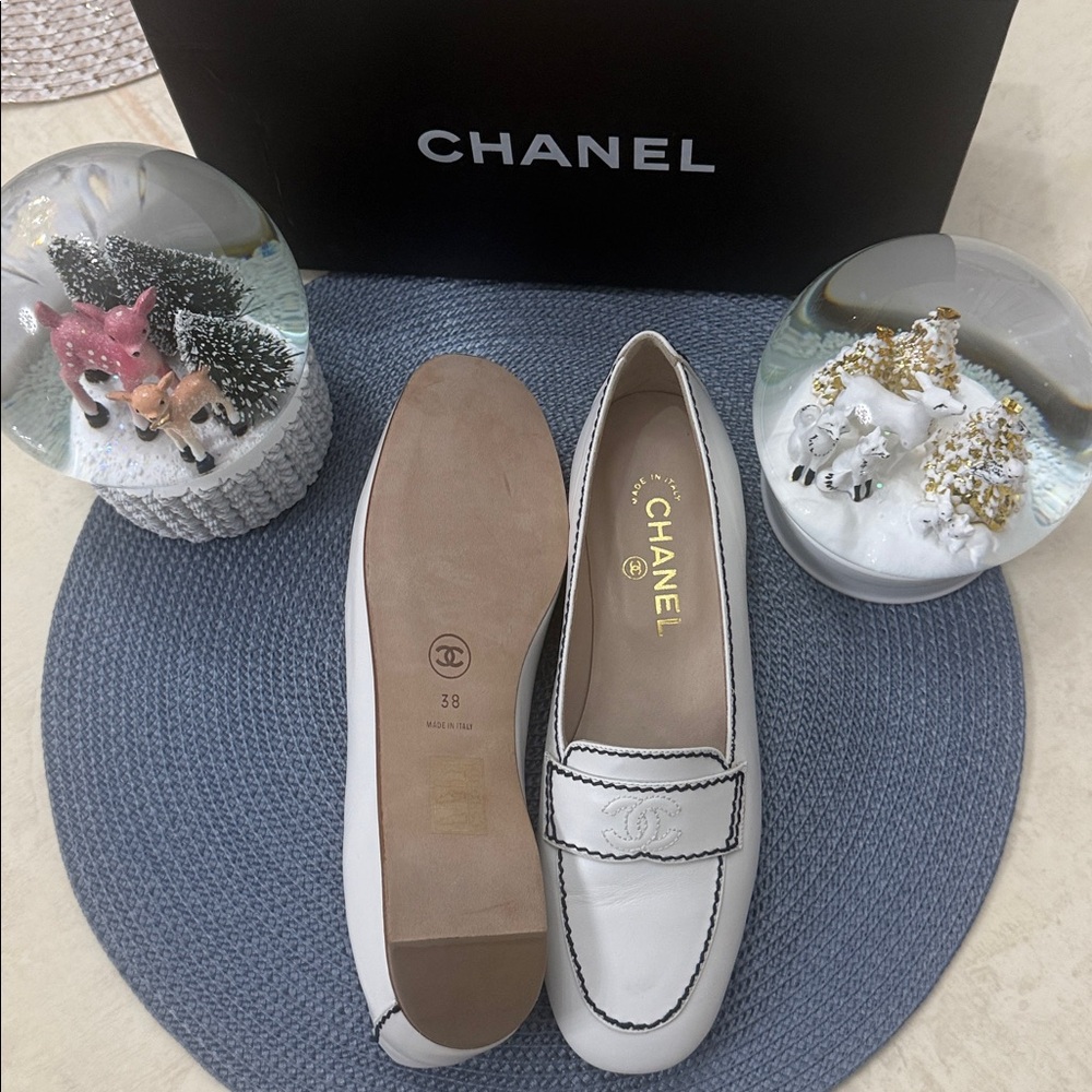 CHANEL White / Ivory and Black Trim Loafers - Picture 3 of 8